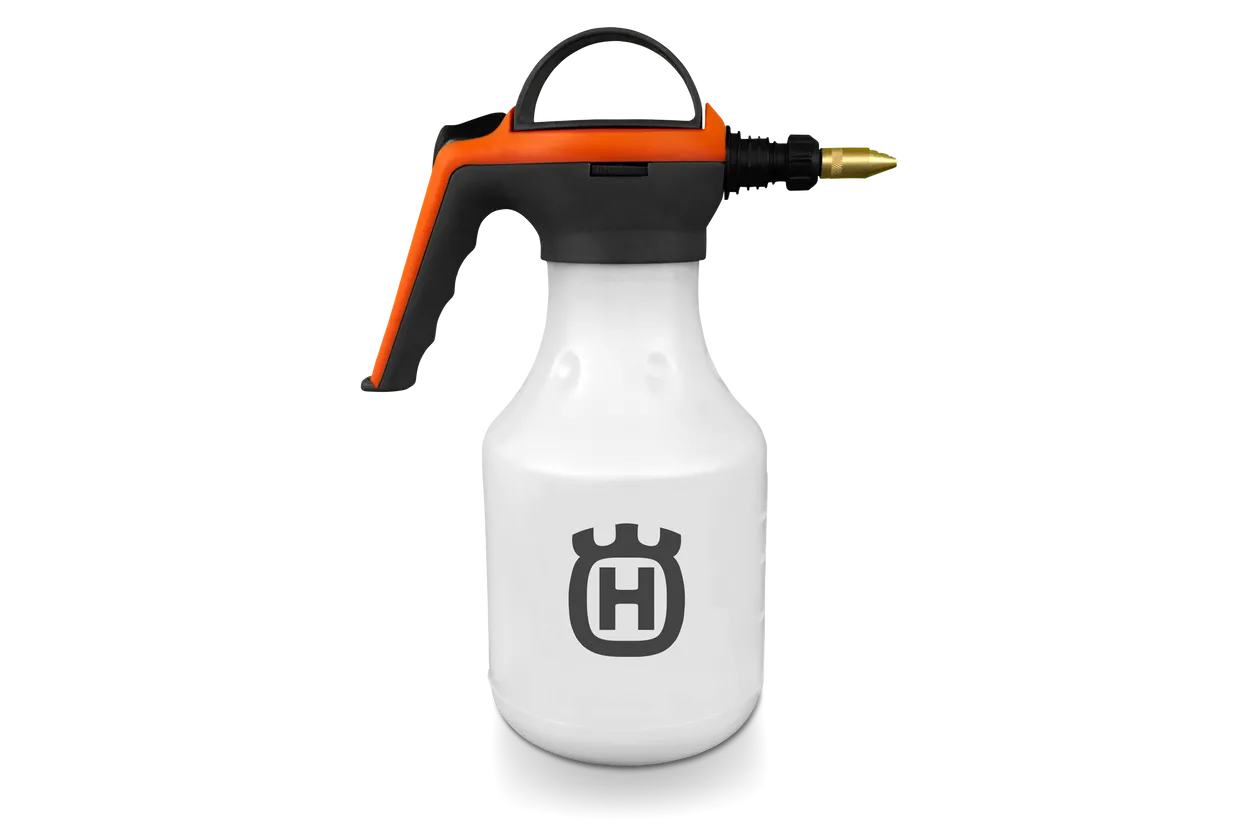 Husqvarna 1.5 Litre manual handheld sprayer