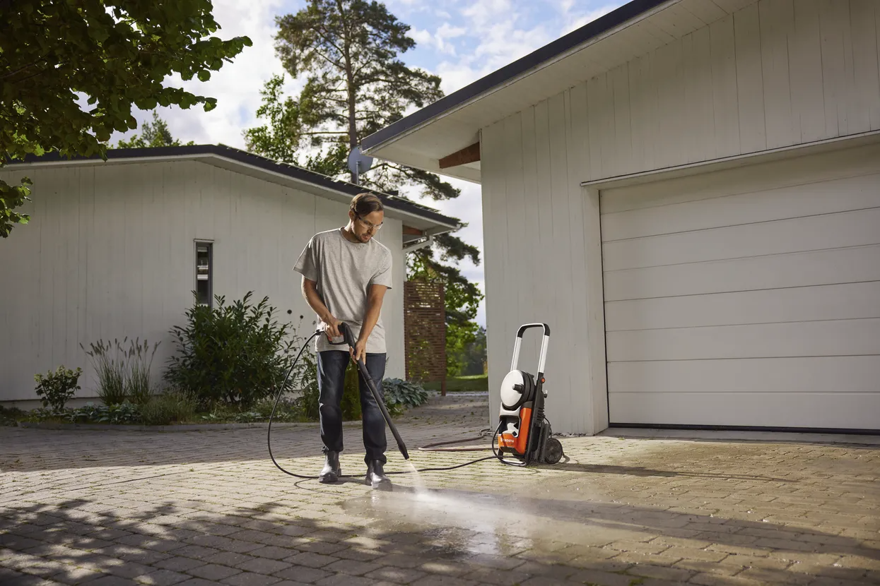 Husqvarna PW240 pressure washer